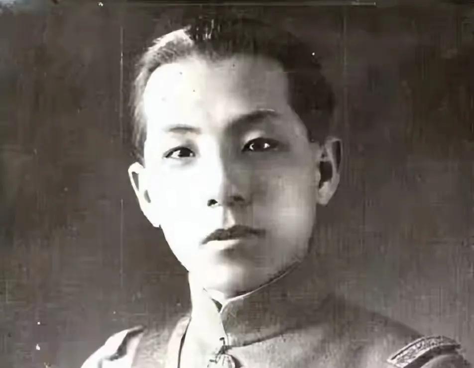 1916年，张学良迎娶于凤至。洞房花烛夜，于凤至娇羞地说：“以后不能带女人回家！