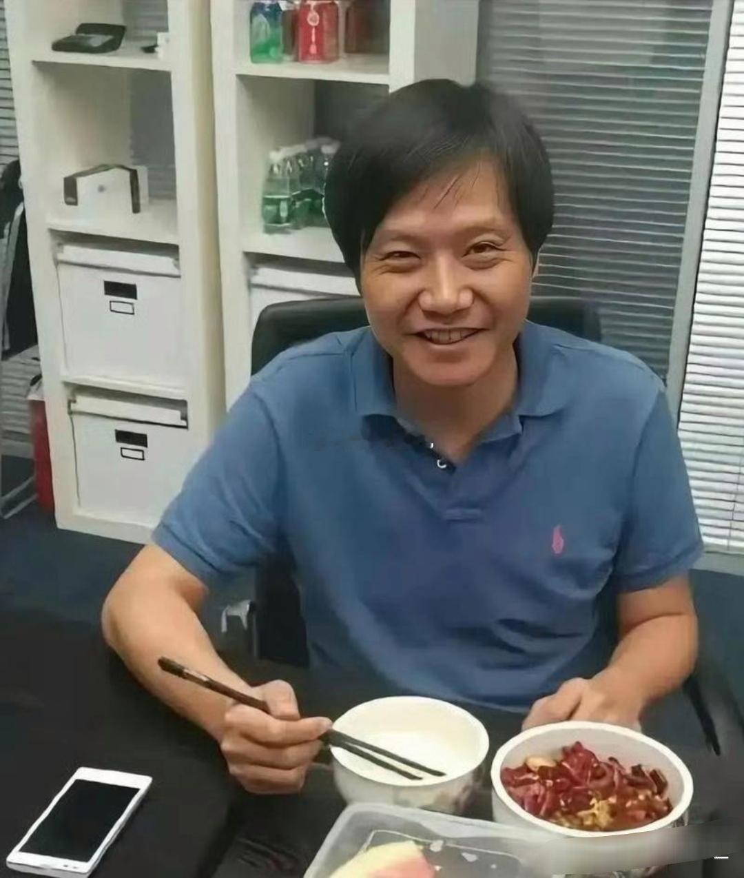说明一个退休，一个在职