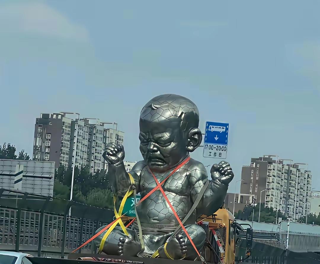这是ai还是真的？如果是真的，不知道这是哪里会如此的脑洞大开，摆放这样的雕塑，这