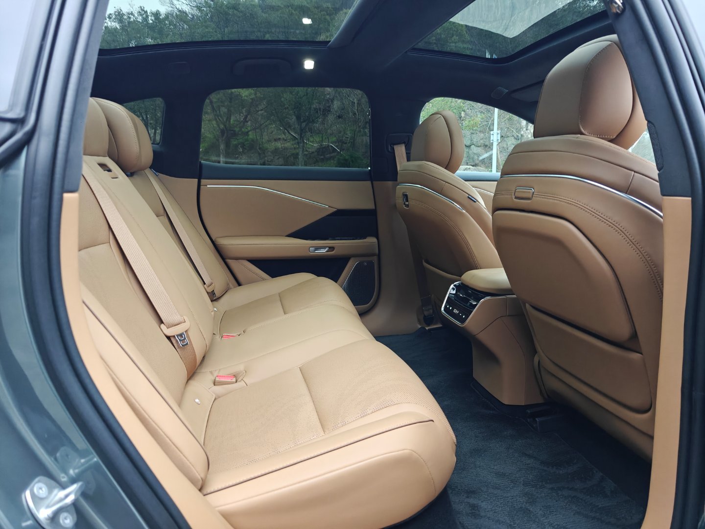 媒体首测丰田铂智7动态表现看媒体试驾报告，铂智7的关键词是“稳”。输出平顺，脚感