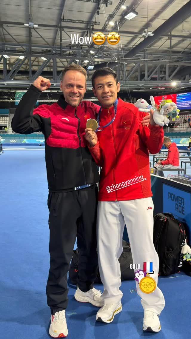 一个荷兰教练，把一个差点跌入深渊的中国天才，硬生生拽回了世界之巅。2026年