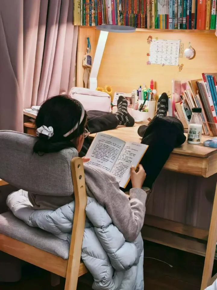 这几天赶得昏天黑地的寒假作业, 后天开学老师会不会检查批改?