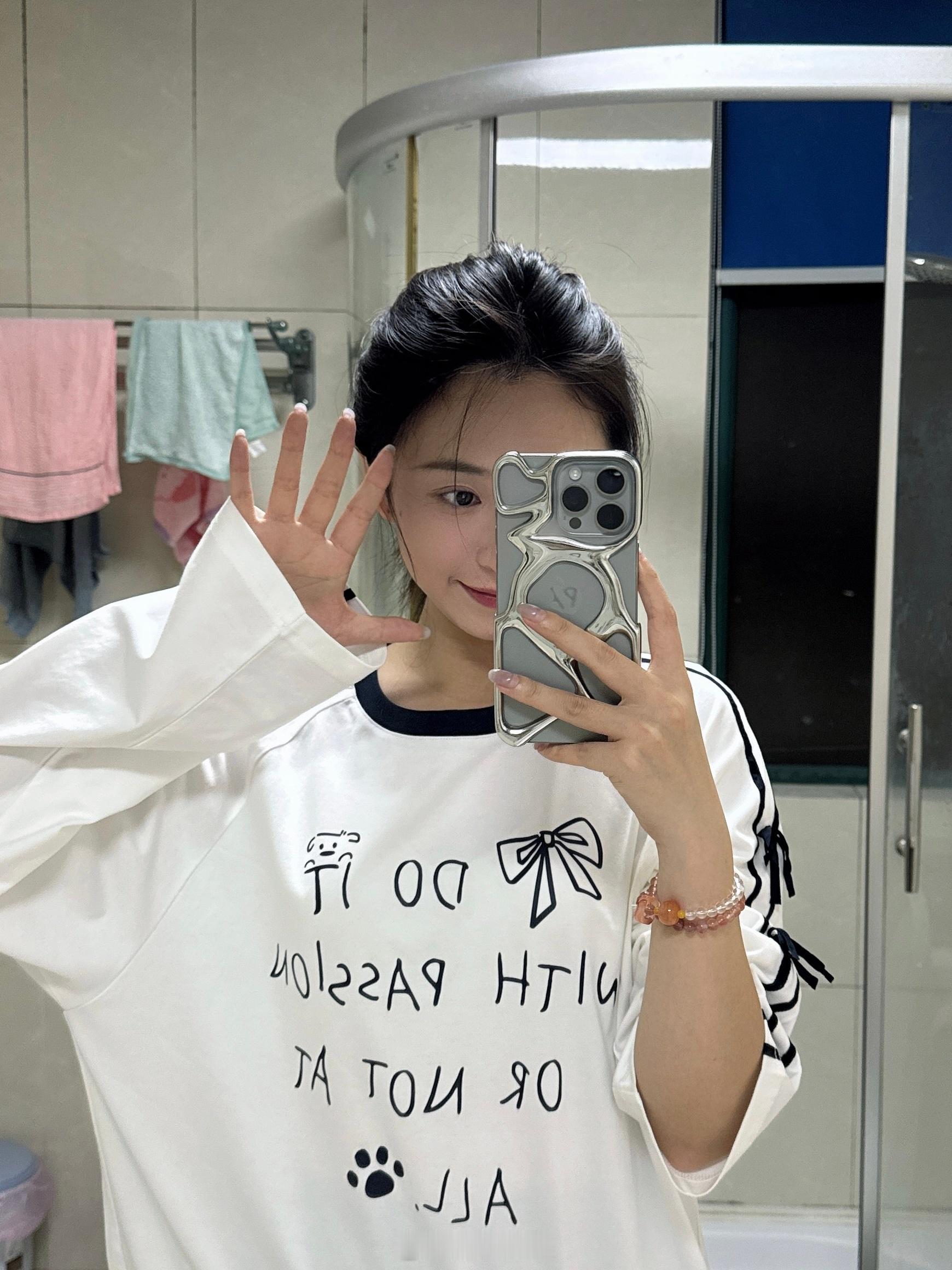 扎了头发准备卸妆一抬头发现今天这身皮肤也太太太显年轻了叭！！​​​