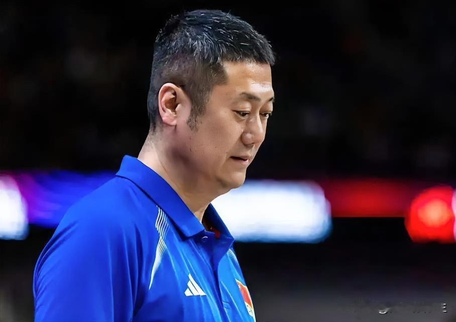 亚锦赛中国女排2-3输泰国女排无缘直通奥运会，赵勇难辞其咎，表现有3点：1，太