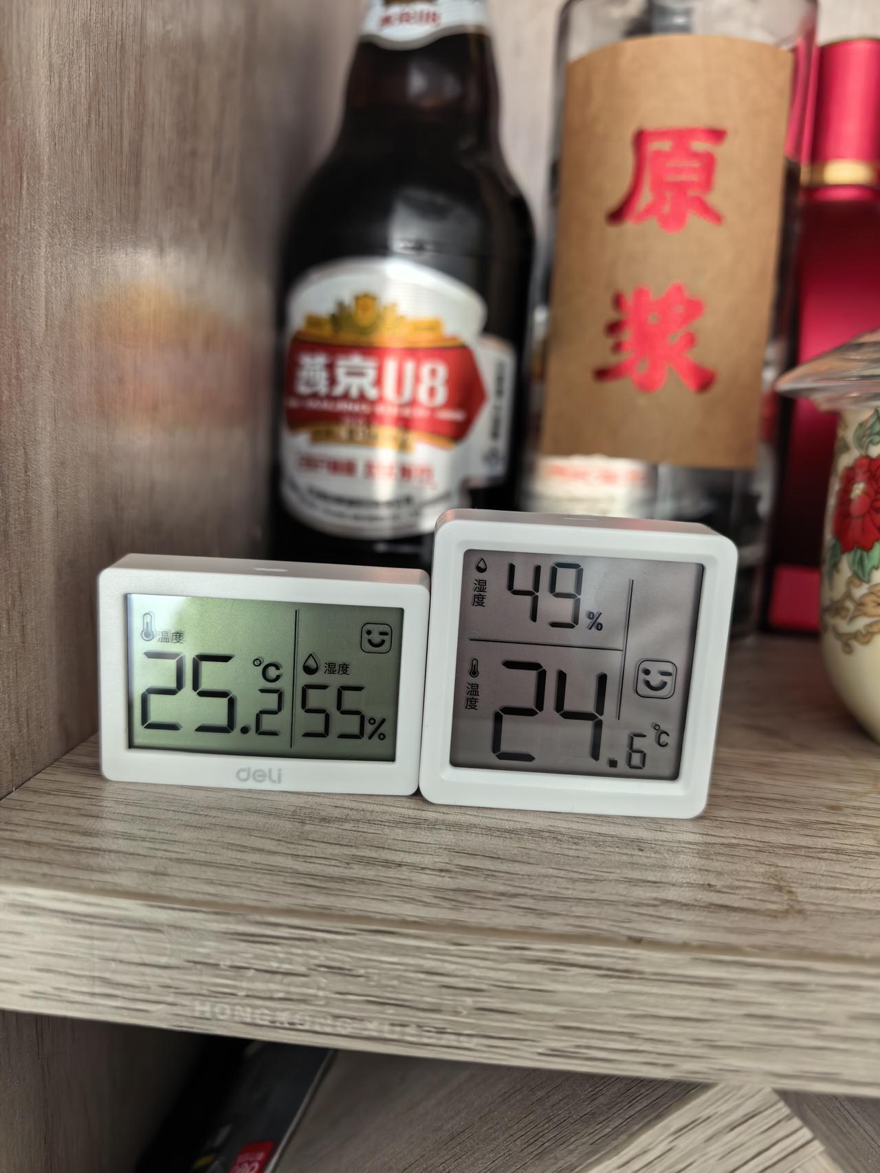 从淘宝和拼多多上各买了一个温度计，还都是得力的从淘宝上买了一个，忘了这回事了，