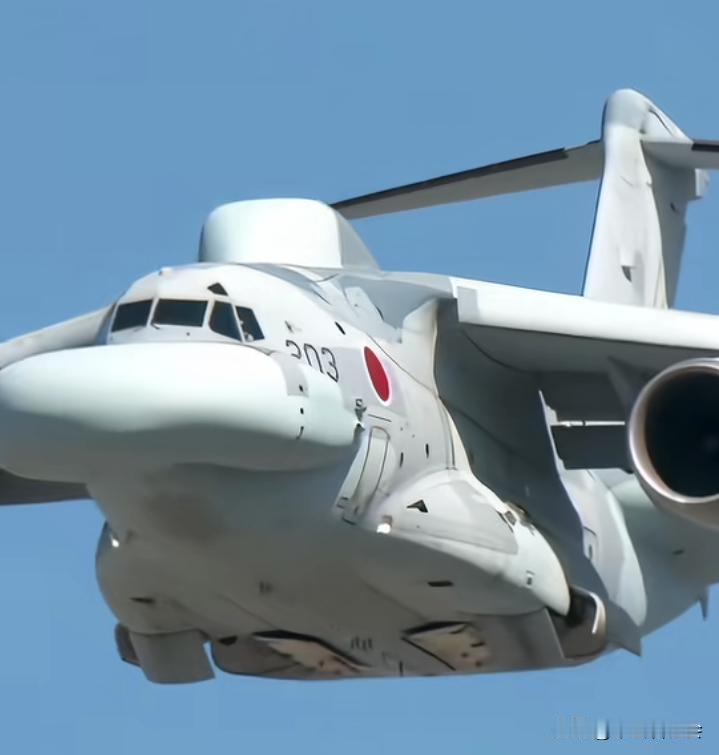 这是日本🇯🇵最新研制的“川崎EC一2”电子战干扰机。专门用于对付中国的防空