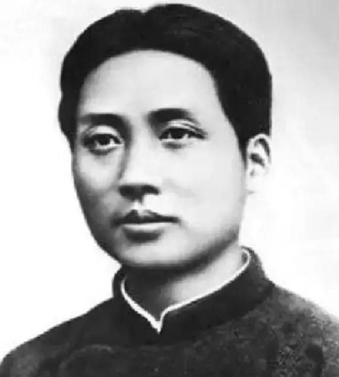 1921年，两特务拽住毛主席问“你认识毛泽东吗？找到赏你5块大洋。”毛主席却说“