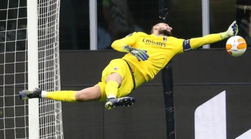 当今足坛最佳阵容，考虑年龄因素。门将：多纳鲁马（意大利，曼城）。当然皇马库尔