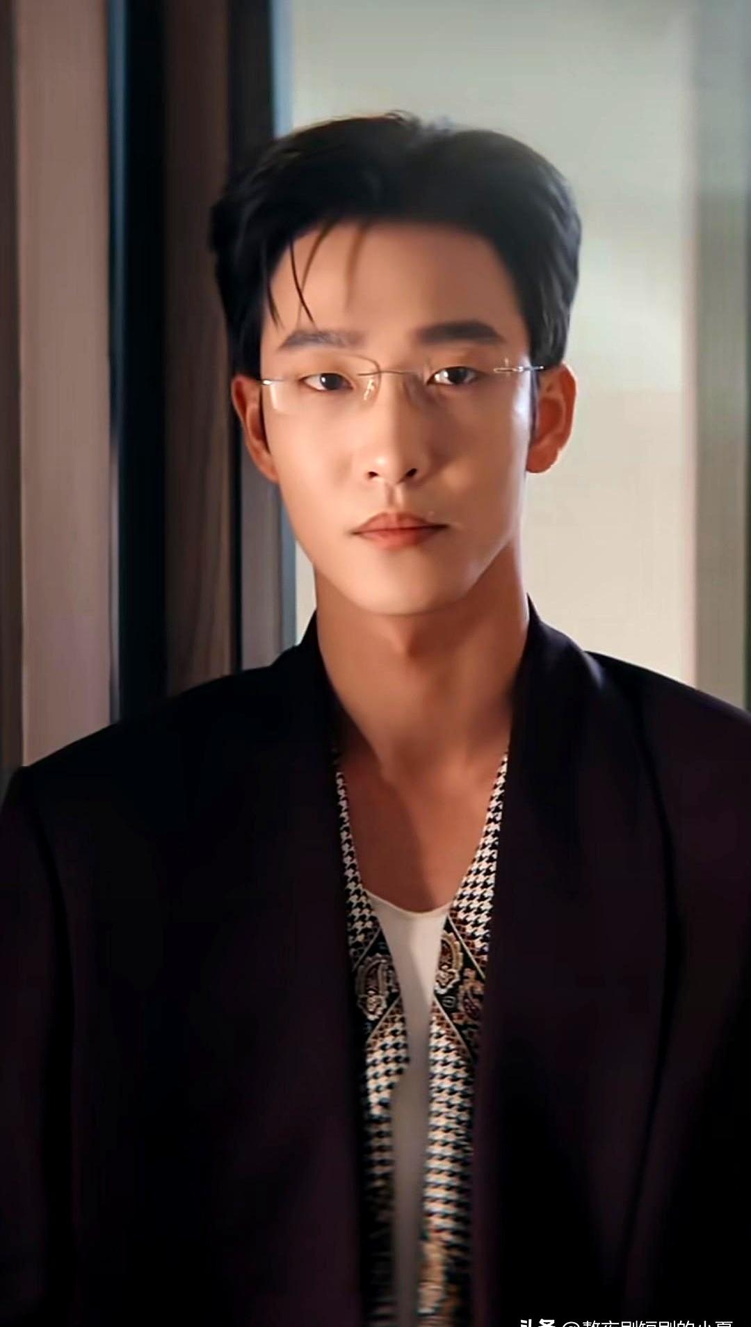 看完《春港夜雨》，先愣了几秒。四位演员演技在线：赵夕汐的江黎为挣脱资本苦拼到完