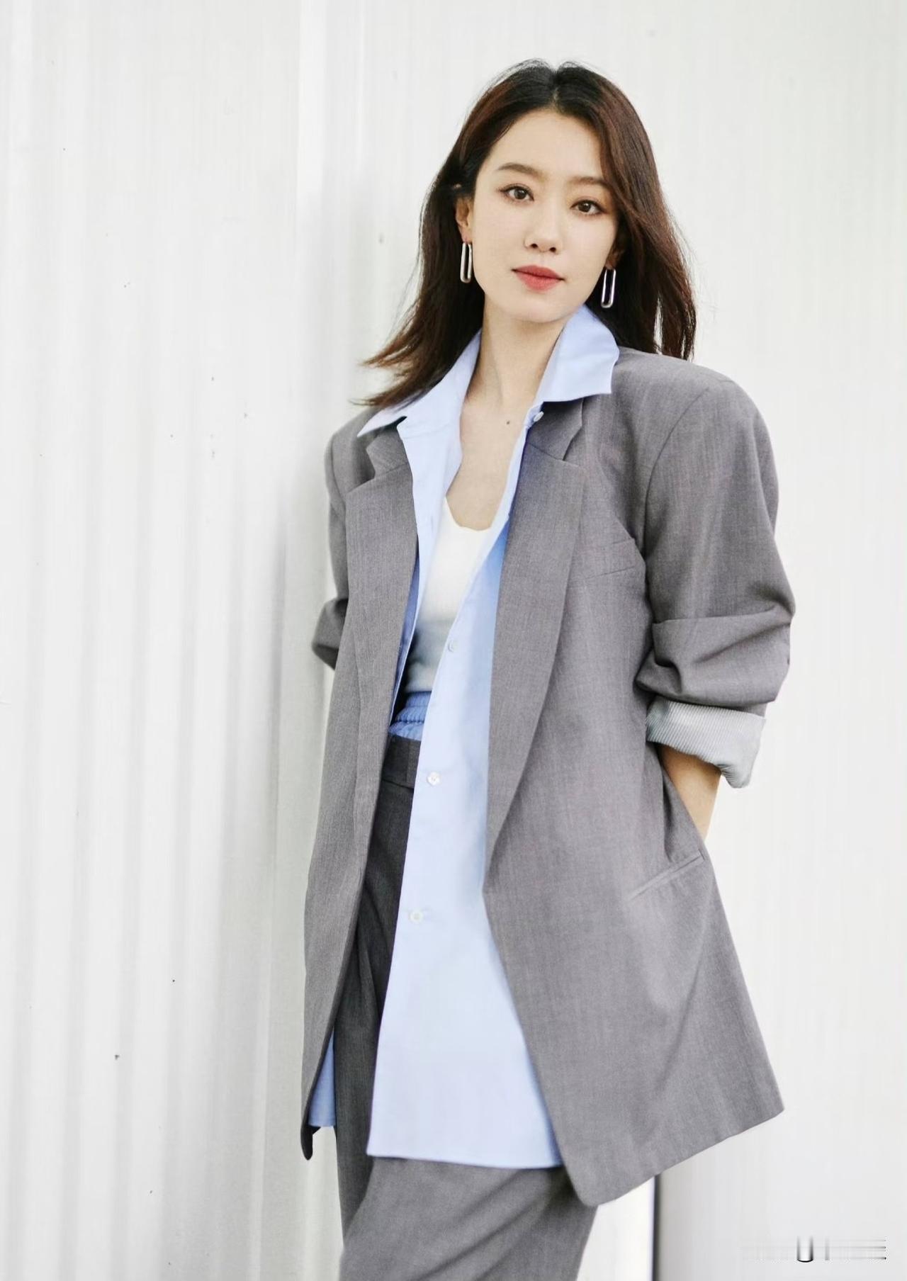 内娱终于出了个可怕的演员，那就是张小斐，不是说她长的有多漂亮，而是她简直就是