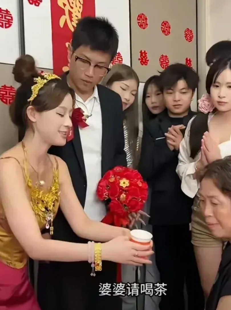 江苏，有一对新人结婚，在婚礼上，婆婆为了给儿媳一个下马威，让儿媳明白她才是家里面