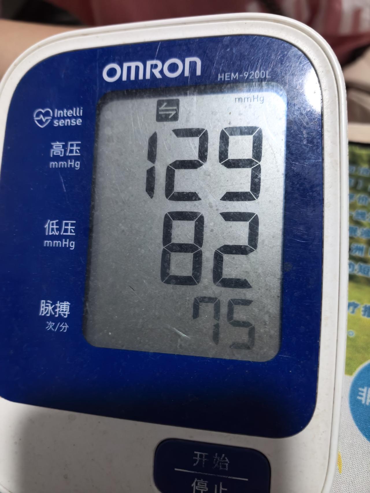 早饭后头晕目眩，感觉特别难受，只好去医院看医生。医生询问近段时间的睡眠、饮食