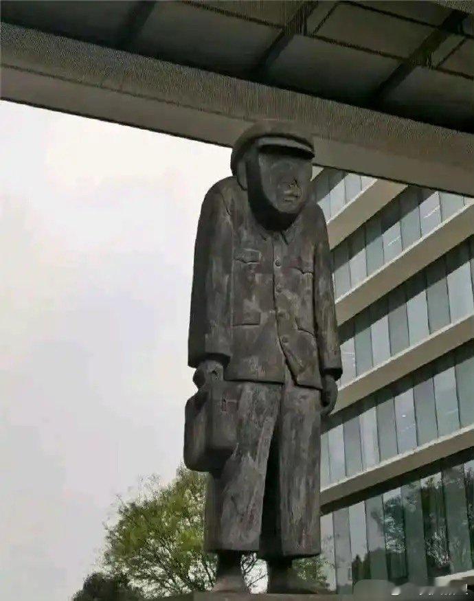 马云的阿里巴巴集团门口的雕像！这是有啥含义吗？