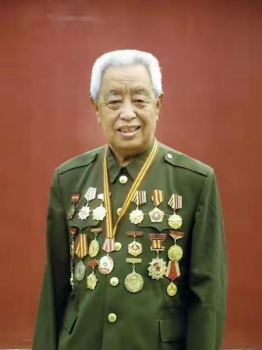 "高玉宝临终忏悔，承认周扒皮是编的，对不起周家后人。"近期刷屏网络的这条短视频