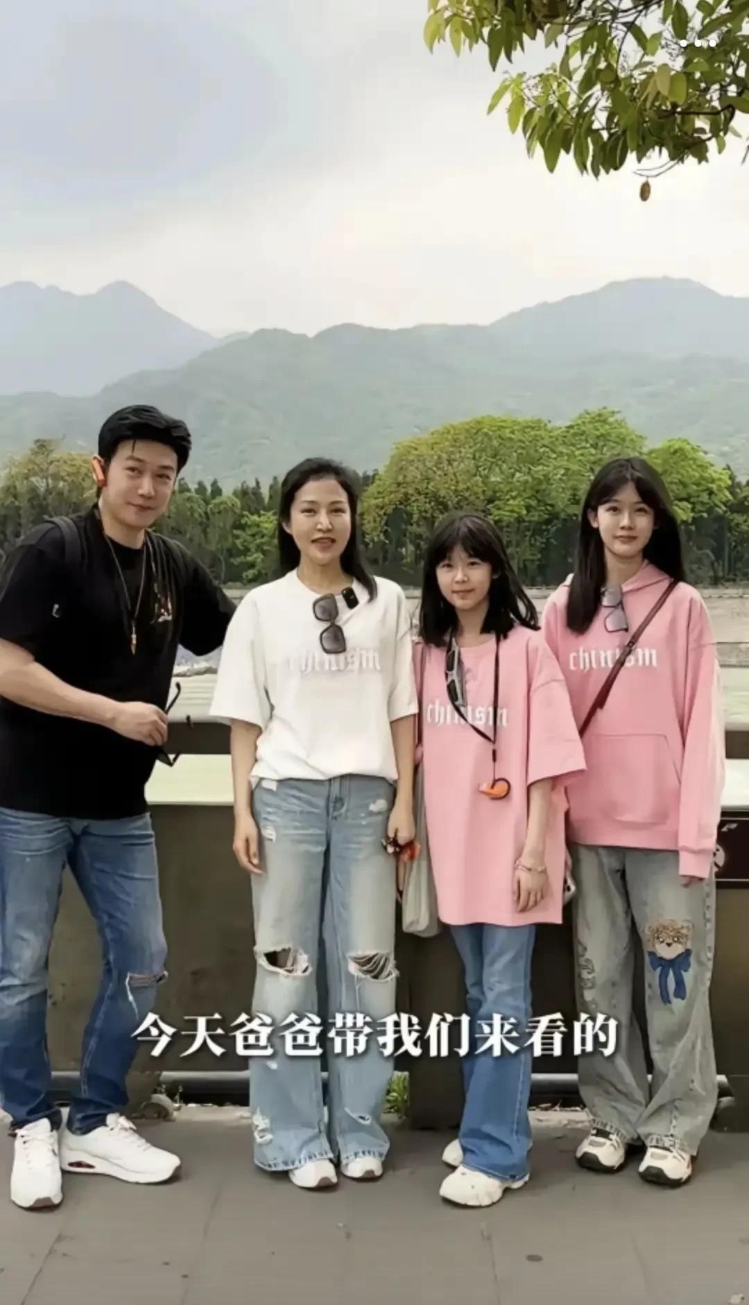 陆毅结婚这么多年，能做到零绯闻真的很难得，一家四口很幸福[doge]