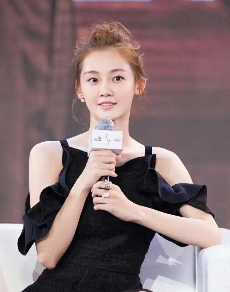 冯小刚直言：她太能装了，永远红不了，更别说拿奖了，她是谁？