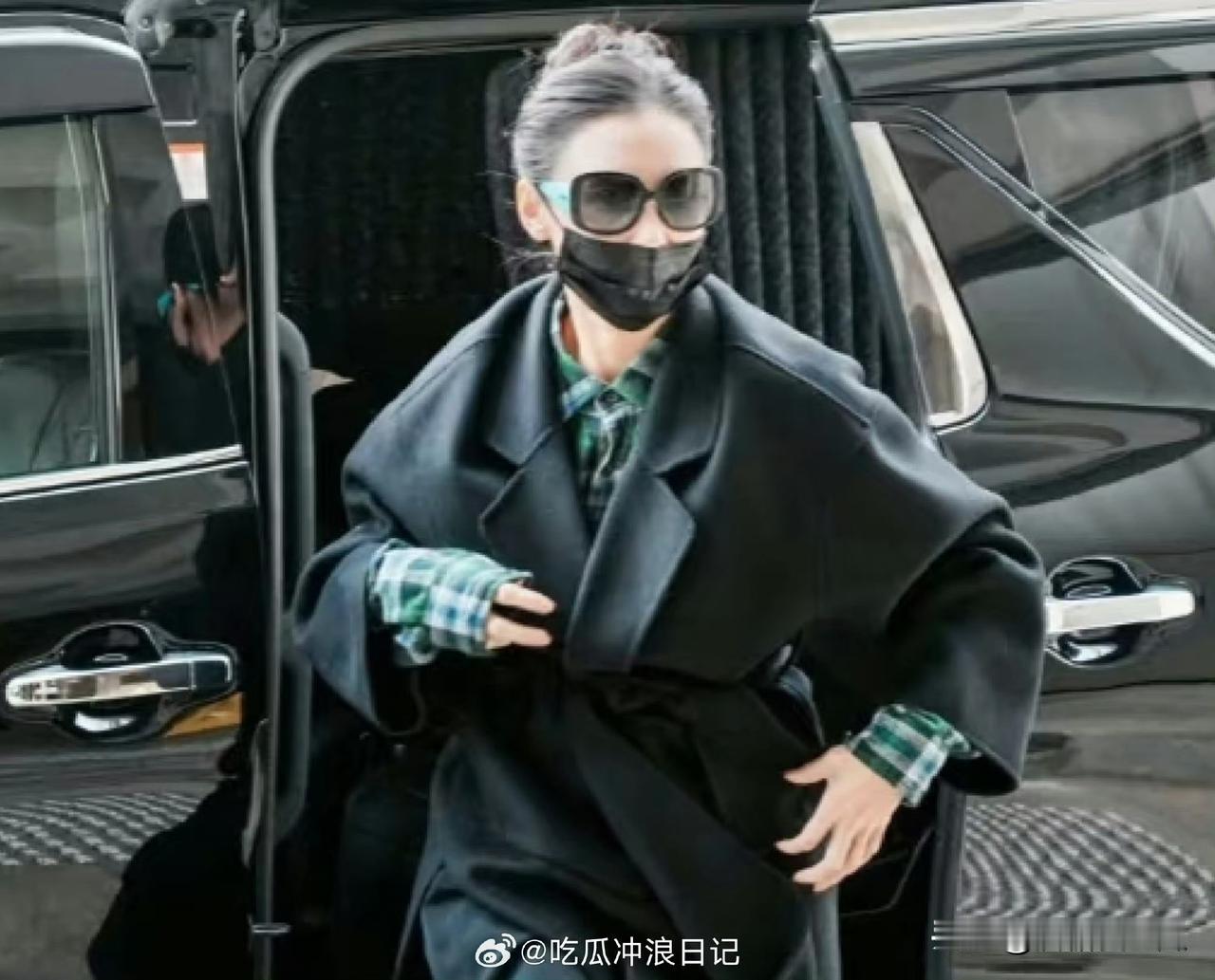 张柏芝漂亮有什么用谢霆峰选择王菲，这两天我终于找到原因了，不是因为王菲比她漂亮