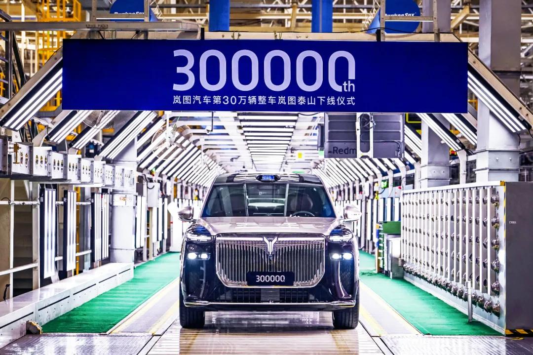 东风“冲刺时刻”：聚力前行，共赴300万产销新程在汽车行业的浩瀚星空中，东风