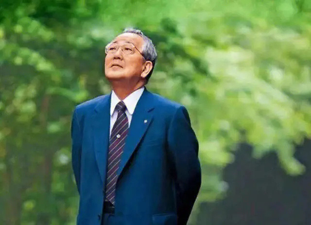 人不管到了什么年龄，都要记住，言慢者贵，性柔者富，德厚者旺。允许自己做自己，允许