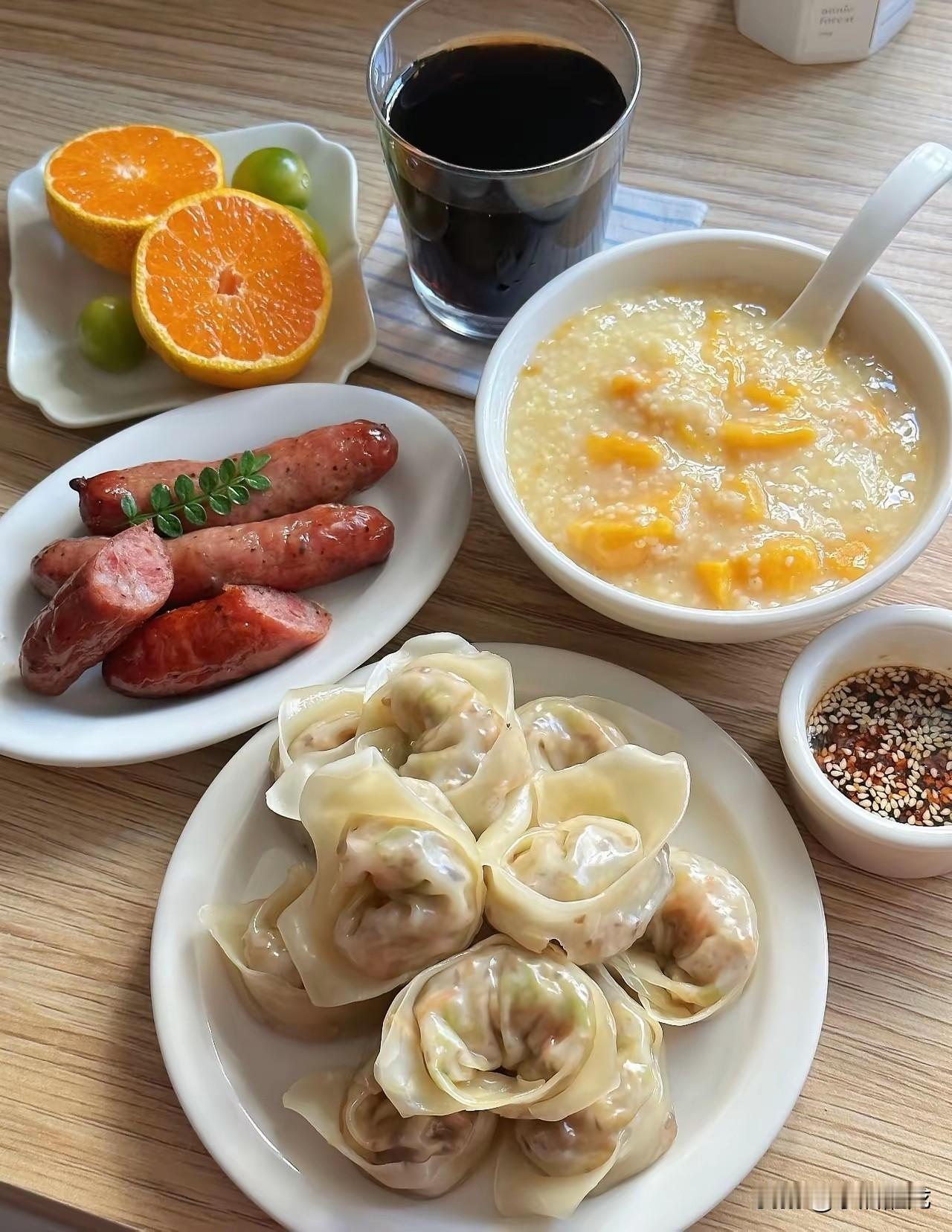 今天听到一个颠覆人生观的消息：我们单位新入职的三个女孩子，竟然报名参加了单位旁边