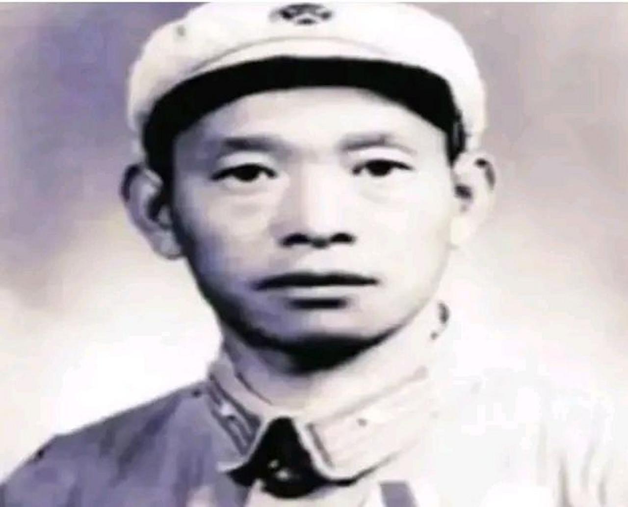 1950年，北京审讯室里，一个潜逃十年的大汉奸，被逼到绝境，突然甩出一颗"核弹"