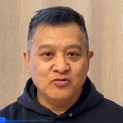 寇占文这次真正麻烦的，不是欠下近700万元上了热搜。而是法院悬赏公告一挂出来，他