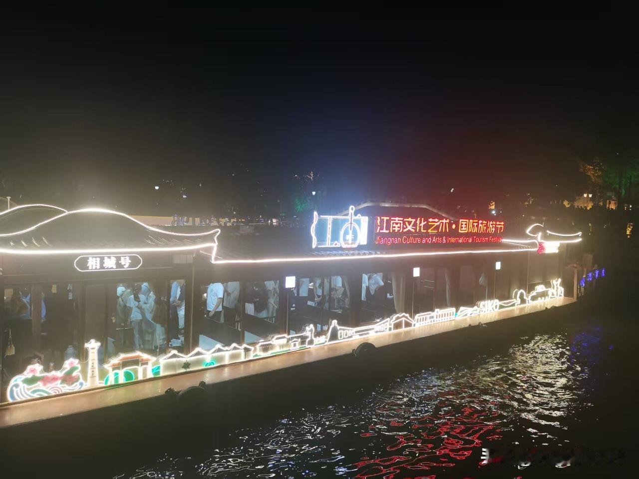 但凡没有去过苏州的游客朋友，节假日出行，苏州必选，山塘街必赏。这是作者极力推荐之