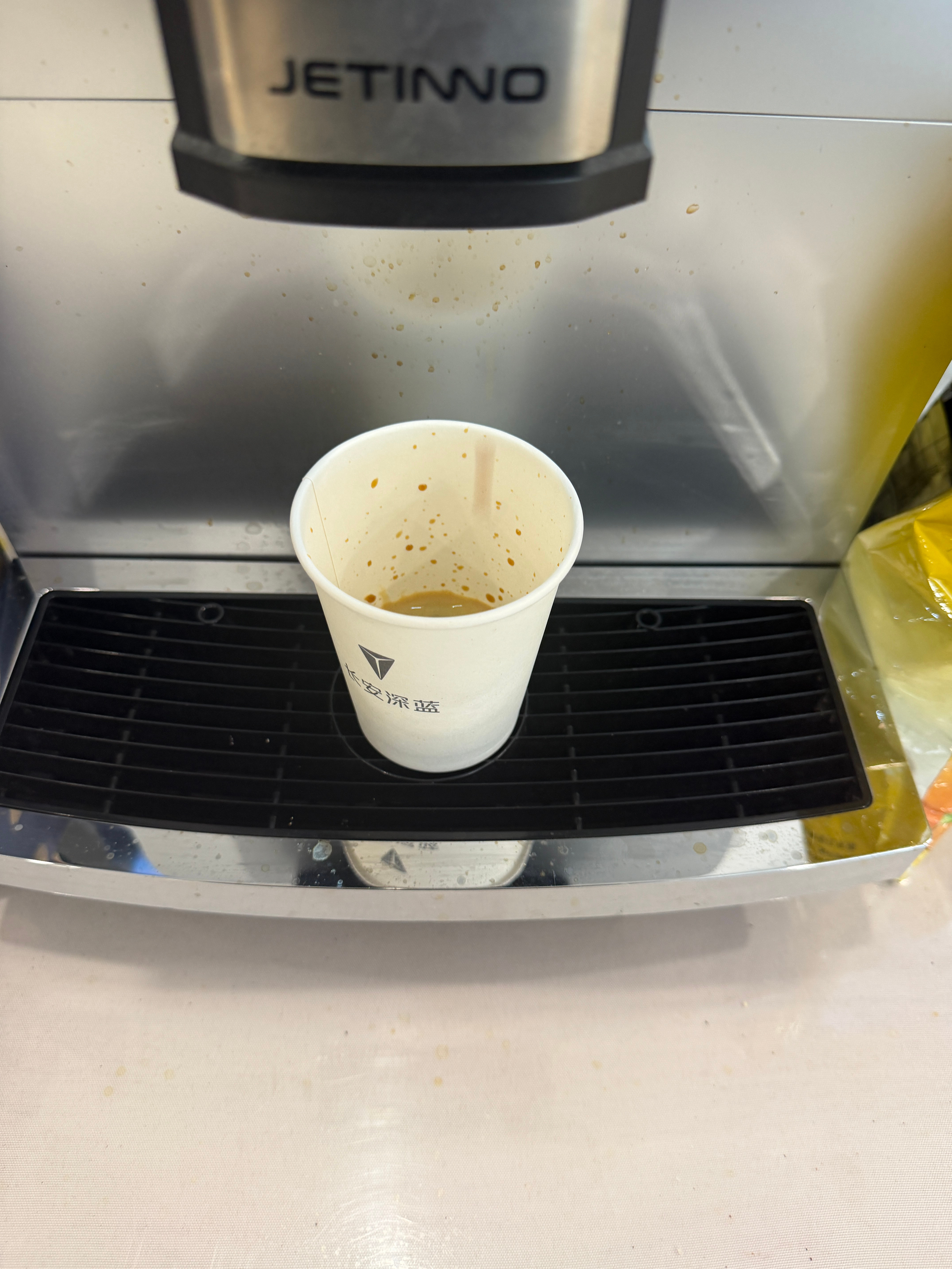 商业精英没喝到他的热美式就被喊走了！谁来陪我咖啡☕️