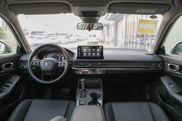 猜猜哪个是新款本田的脑回路真是出奇的清晰呀现在市场都卷，一个个喊一口价，思域