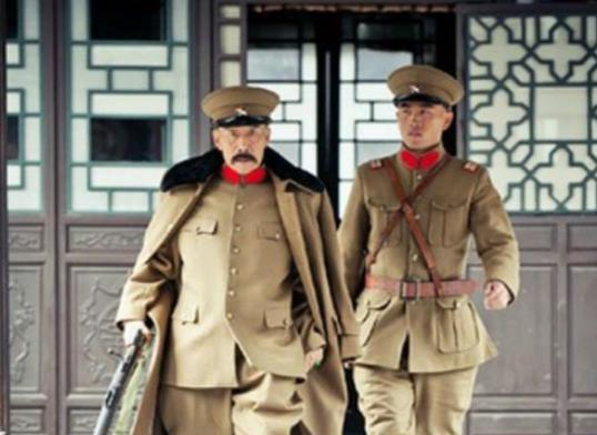 大帅府年轻的警卫员，找到张作霖支支吾吾地说：“大帅，俺娘给俺订了婚，姑娘长得很俊