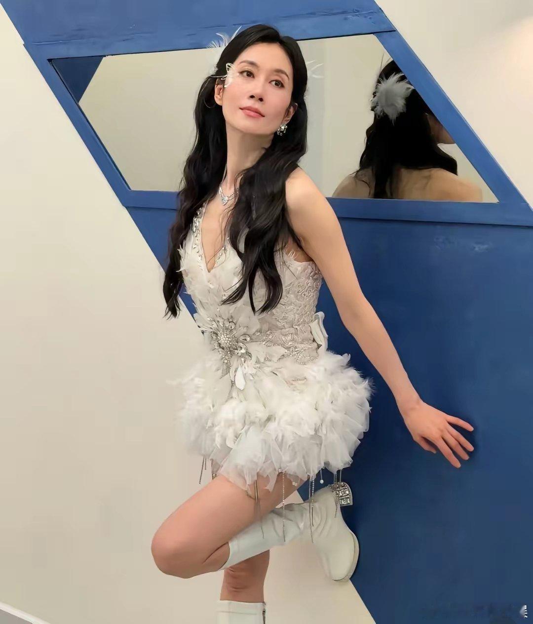 原来温峥嵘老公是他啊，山东人高大帅气，隐婚29年，被温峥嵘保护好好好的，一点风声