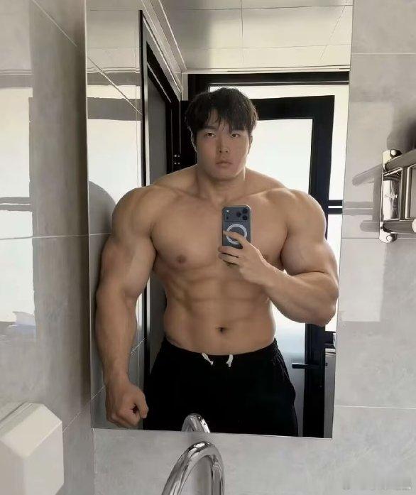 有网友整活分享、整理了Bin语从句，并调侃“男生很加分的九句话”。抛开别的不谈，