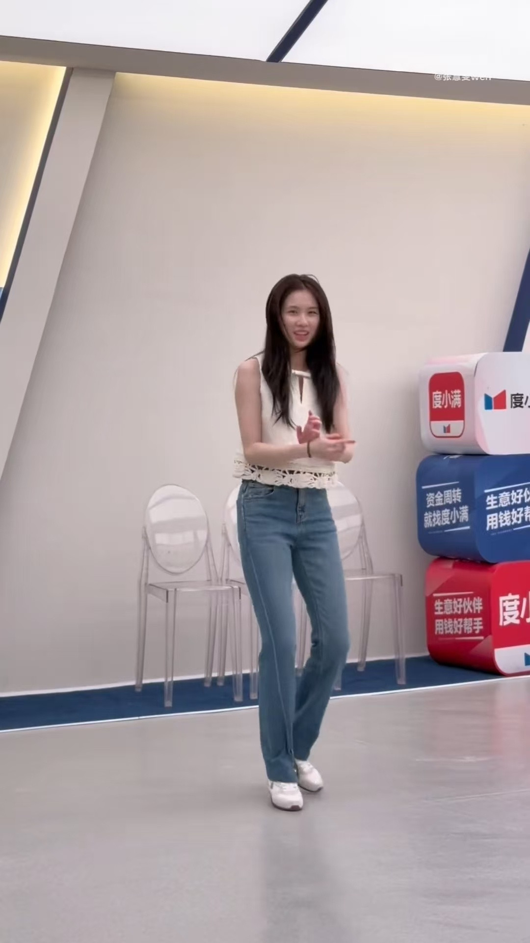 张慧雯乘风练舞跳串歌了张慧雯练舞时突然串歌自己都懵了还和姐姐讨论练舞趣事