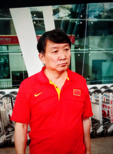 三劝宫鲁鸣：一劝：自动辞职。宫鲁鸣别太自私，既要想到自己，也要为他人着想。面对