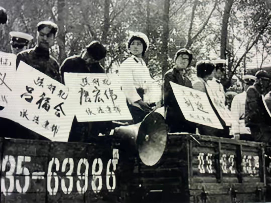 你知道“公捕公判公审”大会吗？公捕大会曾是我国特定时期的一大特色：在人山人海的广场上，由公安机关对犯