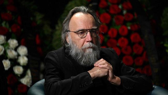 被称为普京国师的俄罗斯政治家杜金，他曾表示，如果中国真的决定对日本下手，一定不要