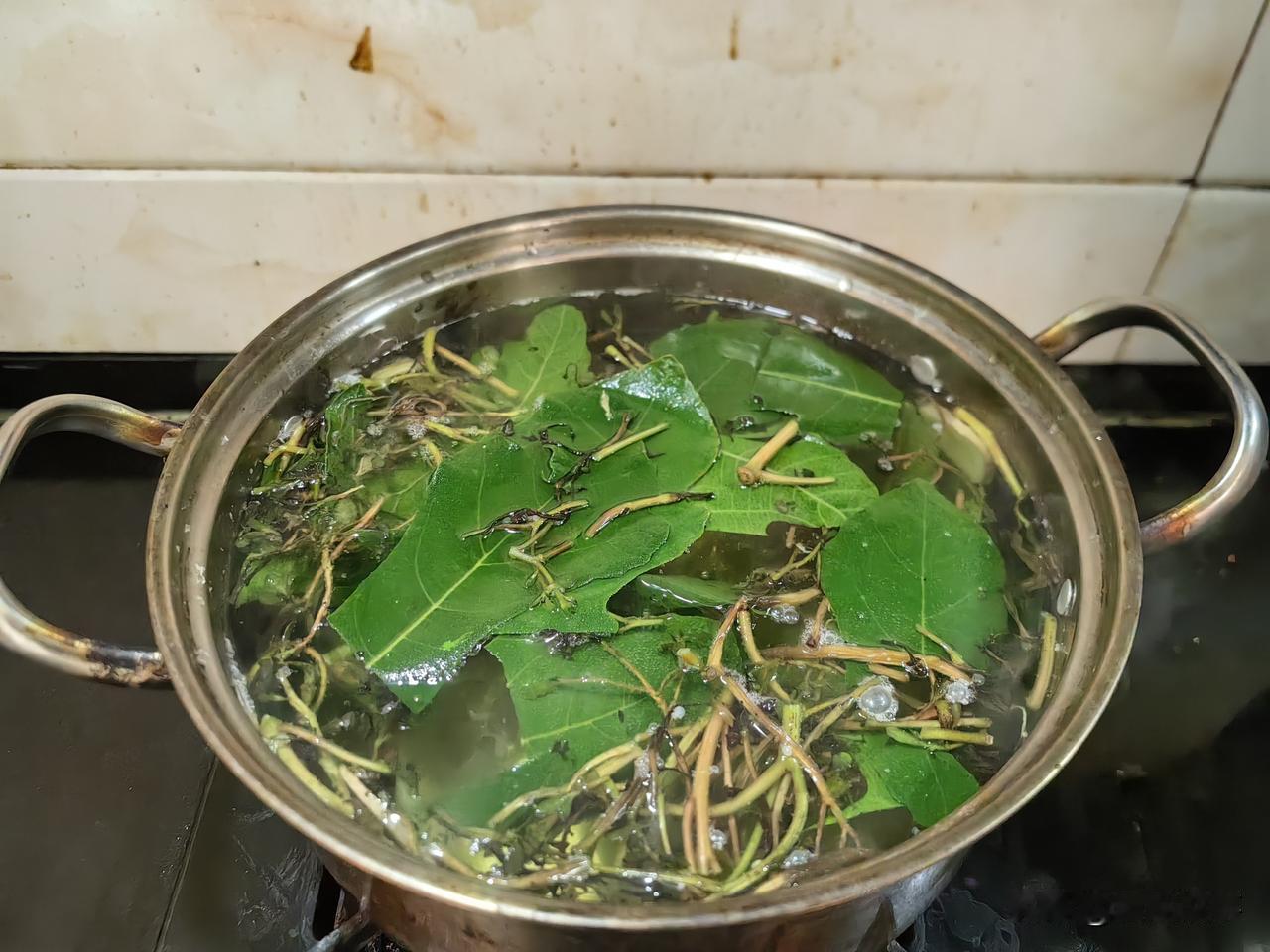 最近天干物燥睡眠不好还缺水，痔疮又犯了。我觉得是白血病时候落下的病根呀！虽
