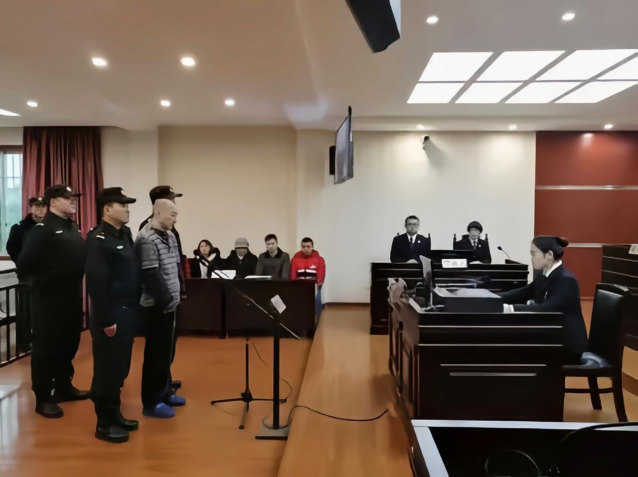 一死、一无期，就因为一些鸡毛蒜皮的小事，亲兄弟之间怎么下得去手？一时冲动，兄弟俩