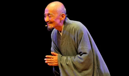 1985年，游本昌凭借一部《济公》家喻户晓，因拍摄时，发生了3件离奇事，他便决定