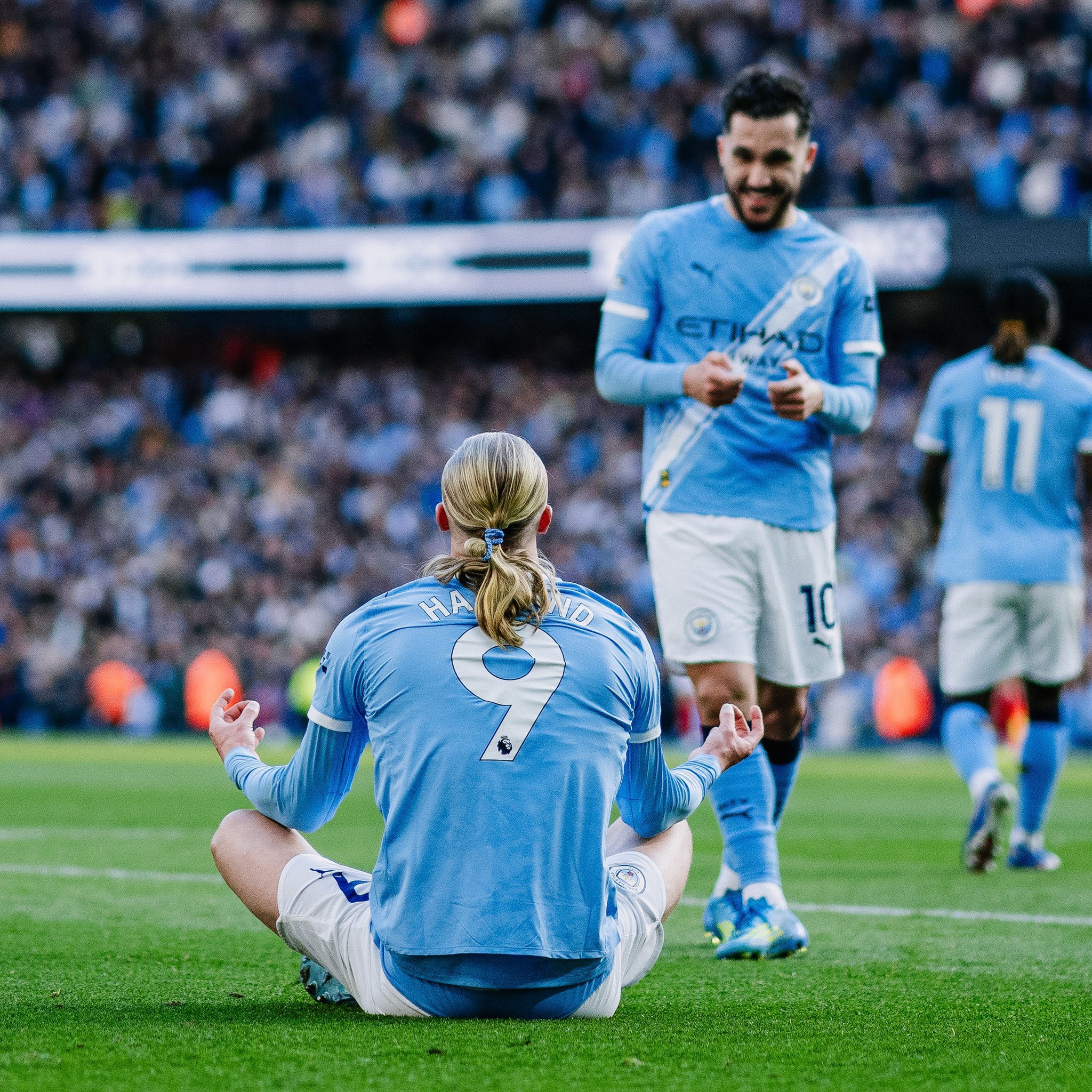 一觉醒来，你厂还是崩了…曼城只要赢下与水晶宫的补赛，就能以净胜球优势夺回榜首，