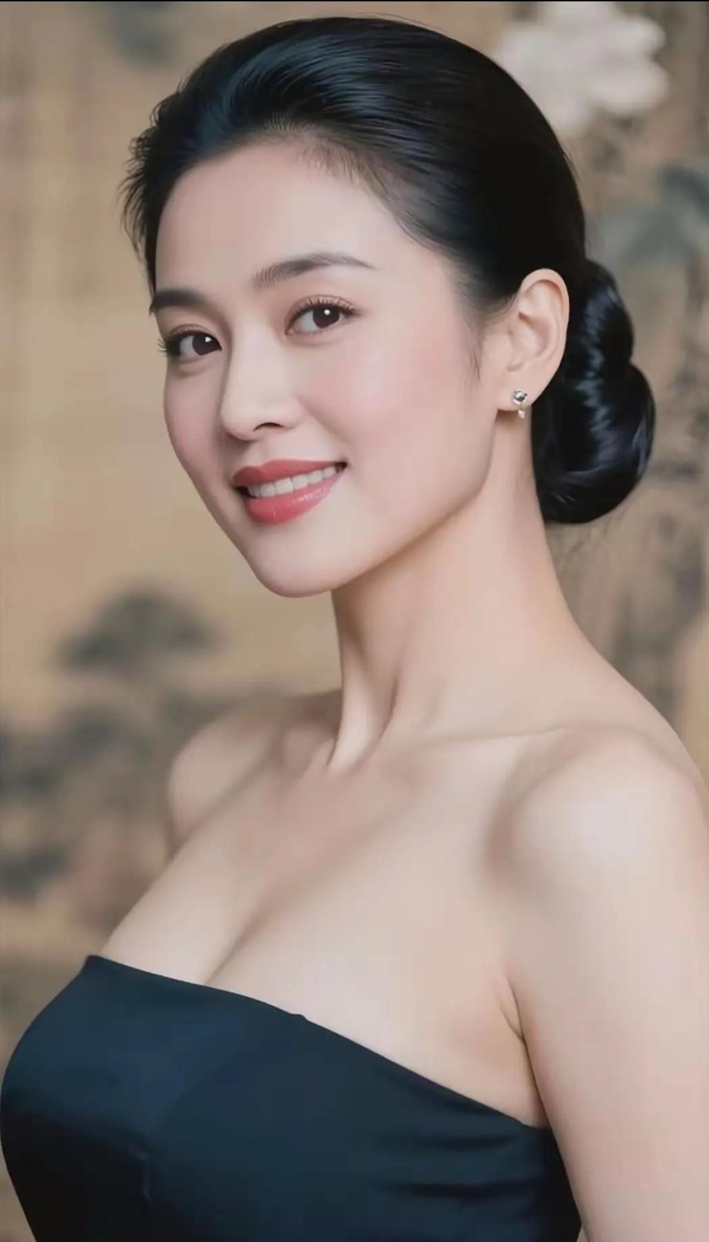 明媚艳丽的民国画风，精致典雅的妆容，美学的巅峰。民国美女颜值东方氛围感美女什