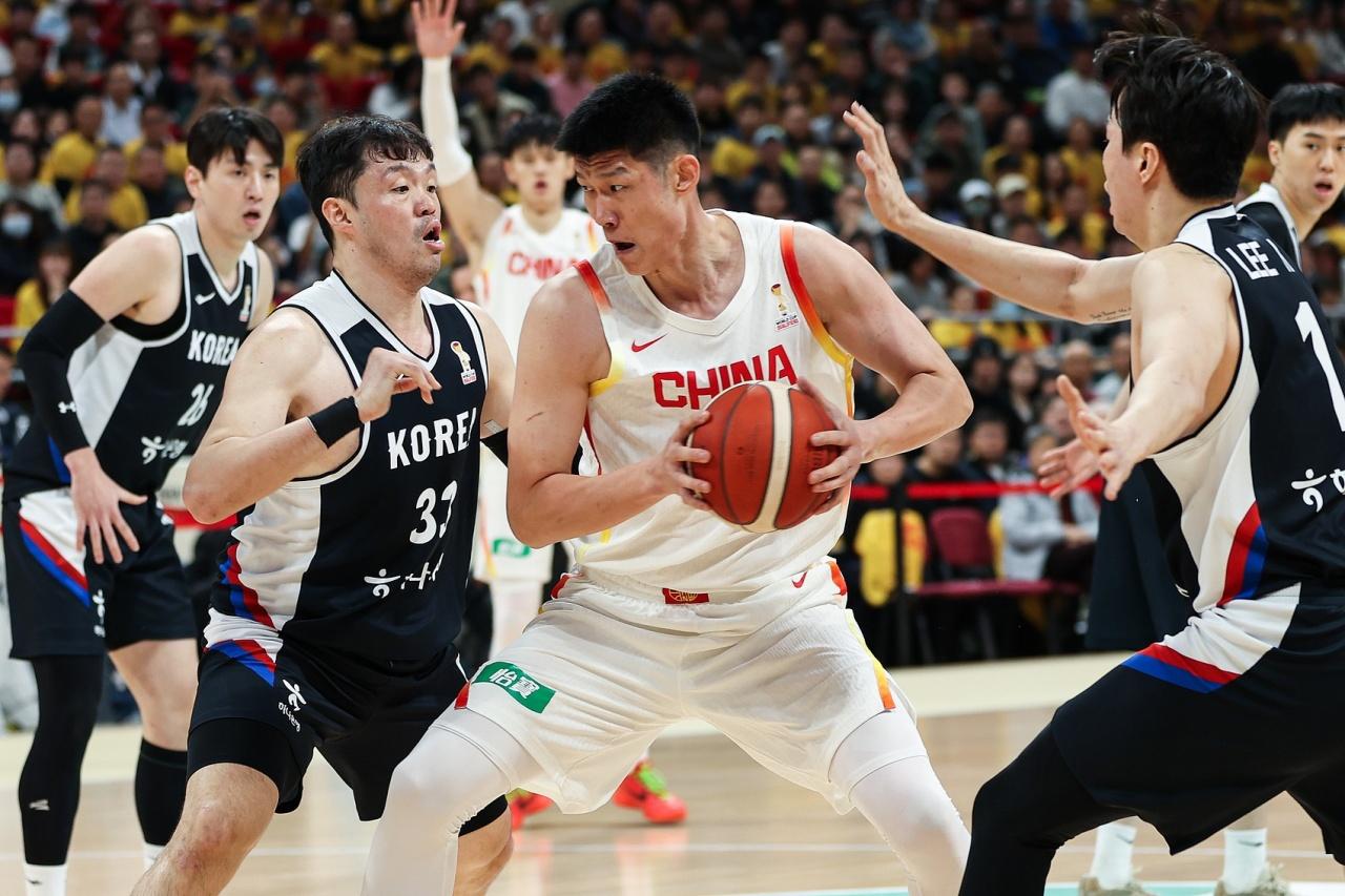 遮羞布！谁能想到周琦、张镇麟双主力回归，中国男篮主场会被韩国队按在地上摩擦，最后