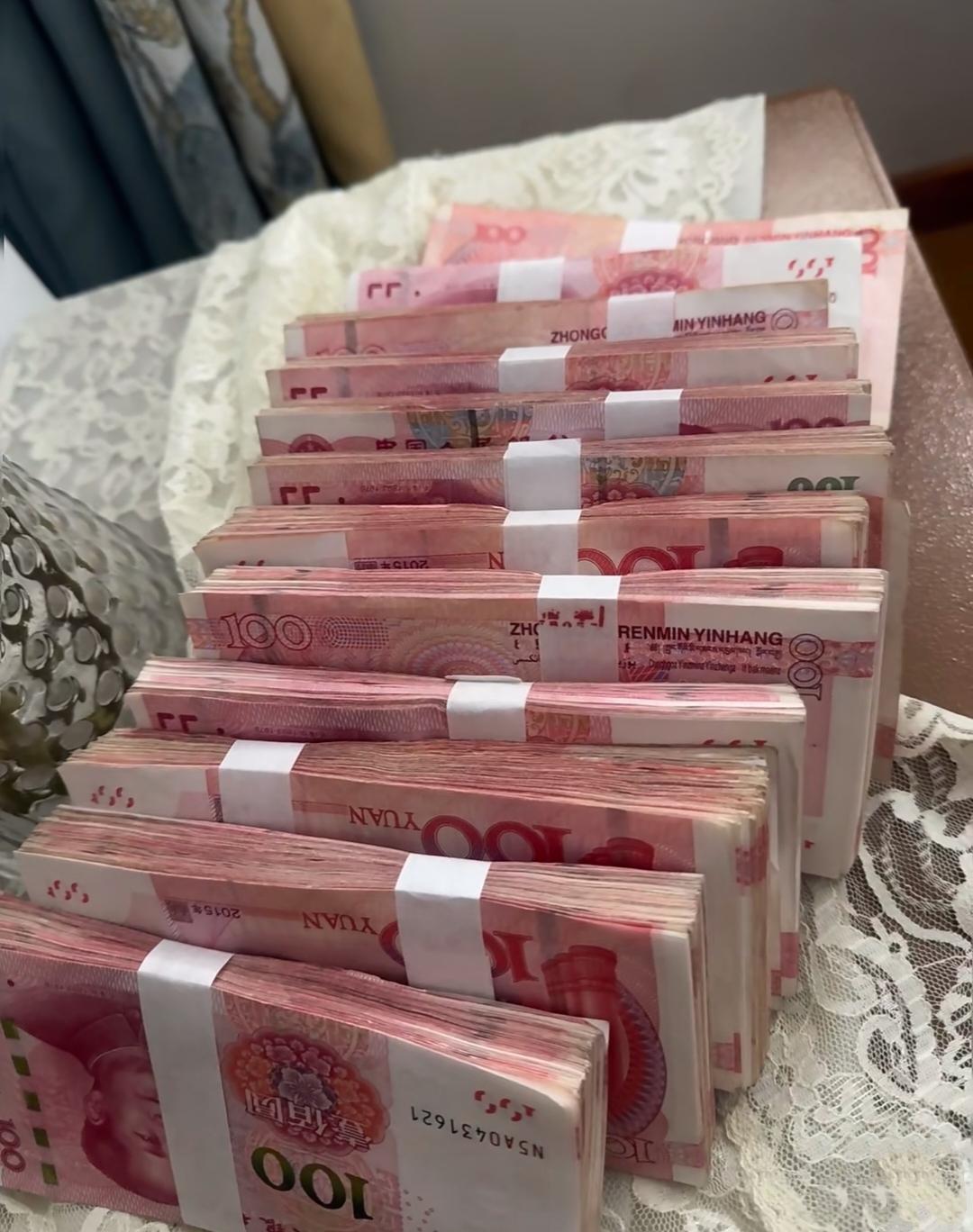 奉劝大家千万不要过度存钱都说在这个经济下行利率已经1点多的时代只有存钱才