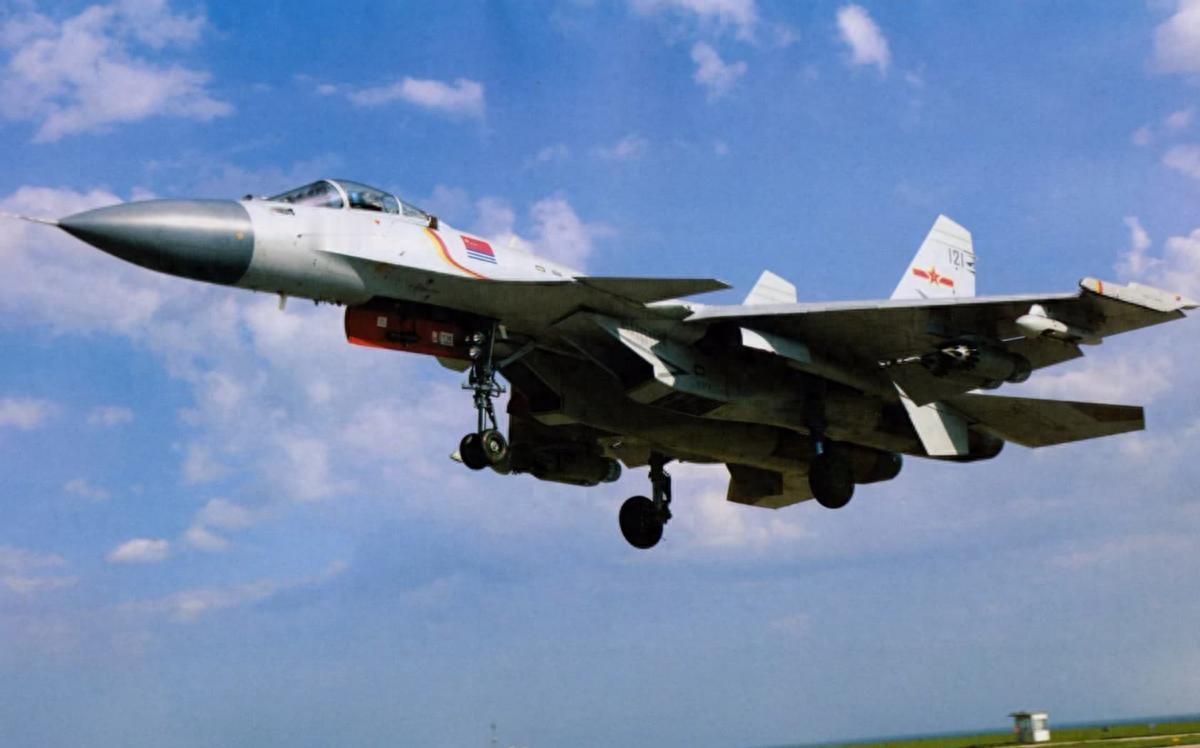 歼15空战能不能完胜F-18？说句扎心的，歼15别说打下F18，能不被击