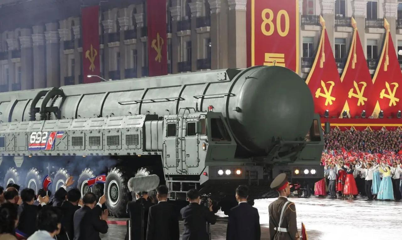 韩国这次真的麻烦大了，朝鲜新宪法修订后，只要朝鲜1号遇袭，核弹头第一站就是首尔。