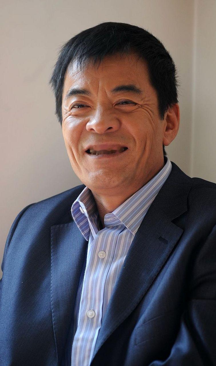 当年刘威跟张丰毅借钱，他写了一张借条，张丰毅把借条给老婆收着，后来刘威去还钱，张