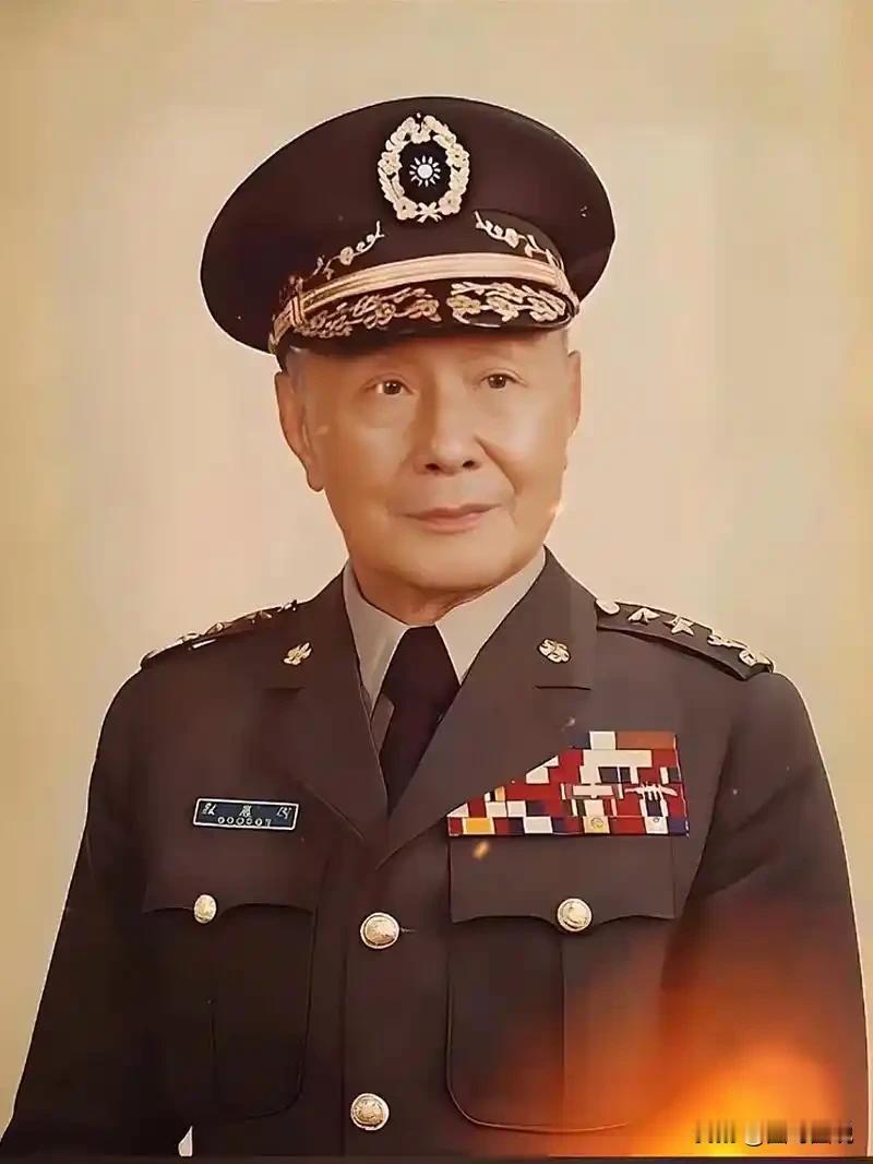 当年国民党败逃台湾，就在飞机起飞前的一刻，老蒋突然小声嘟囔了一句：“早知道当年在