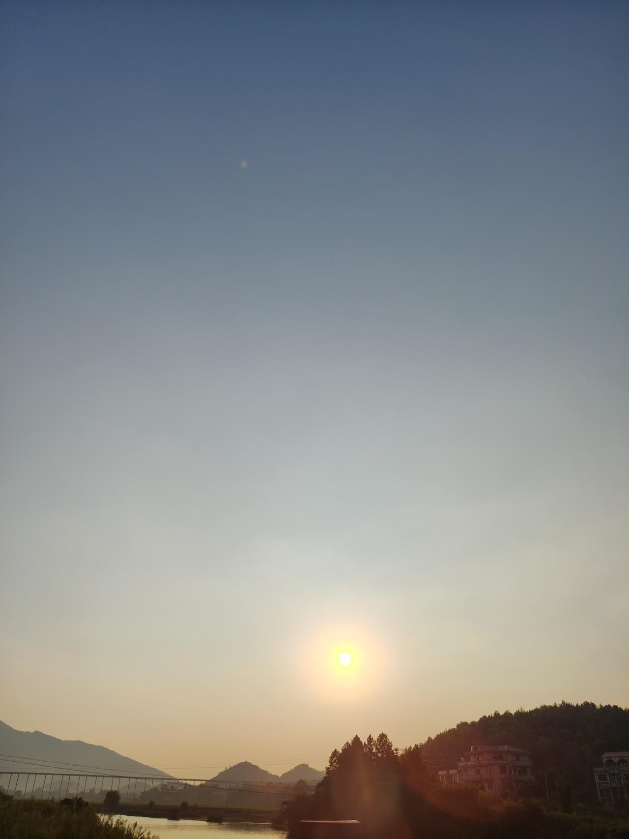 A股放量反弹，这让不少投资者既兴奋又警惕。这次反弹，个股普涨，涨停家数增多、跌停