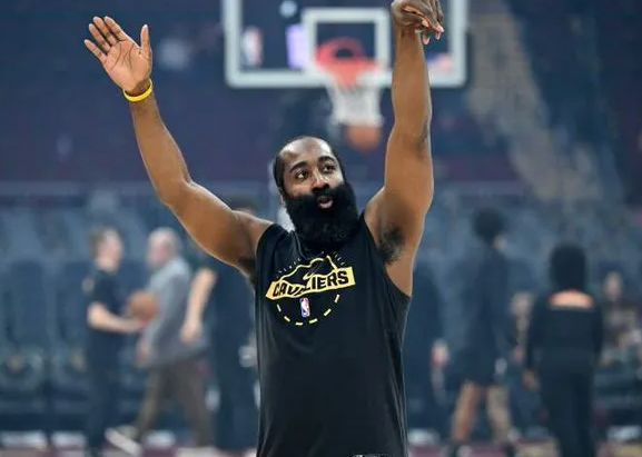 骑士更新官方社媒，公布了球队明日比赛的伤病报告。埃利斯（左手食指）和詹姆斯-哈