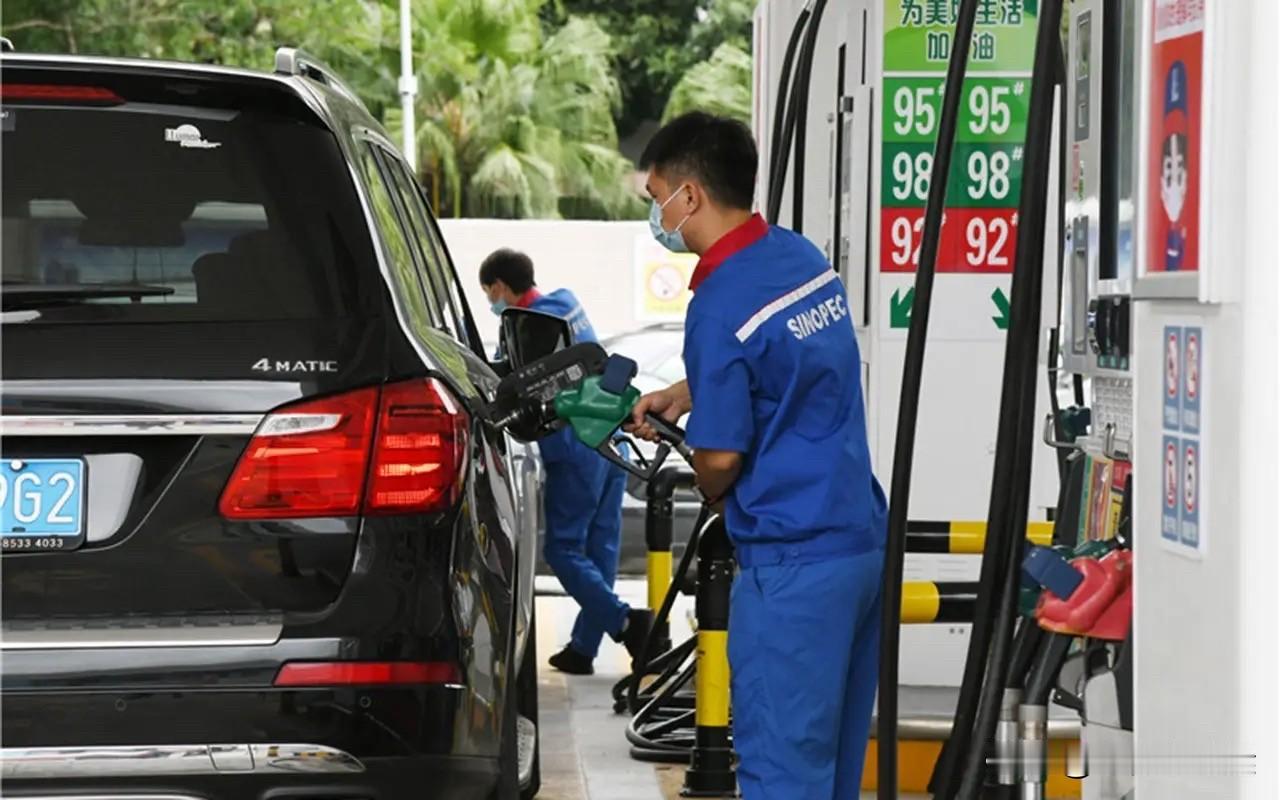 那么多人都去买电车了，为什么油价就是不降呢？其实道理很简单：朋友们，你们发现没